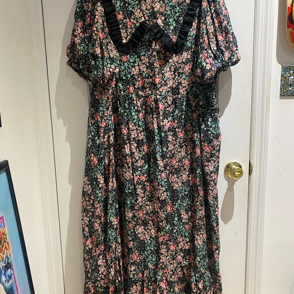 🇬🇧 Adorable Mølby the Label Maxi Ditsy Dress with Oversized Collar 🖼️
